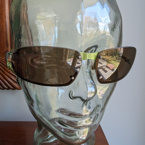 🎁Authentic CHANEL frameless sunglasses 😎 - Picture 4 of 9